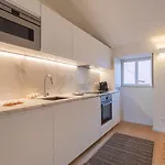 Lovelystay - With Castle View
