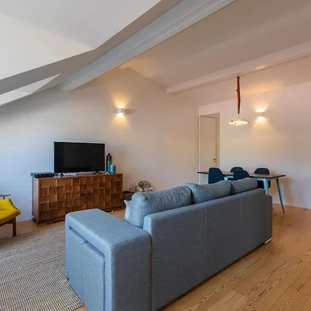 Lovelystay - With Castle View 아파트