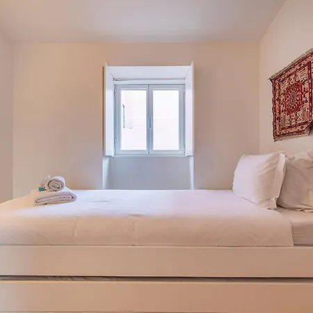 Lovelystay - With Castle View Lägenhet Lisboa