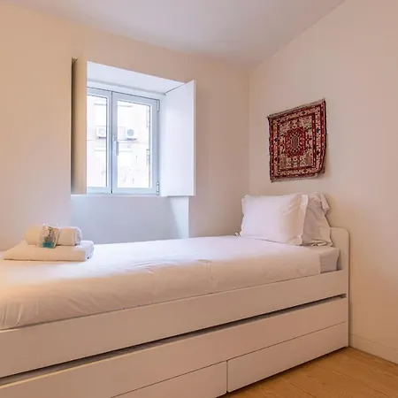 Lovelystay - With Castle View *