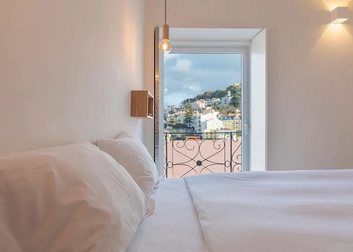 Lovelystay - With Castle View Appartamento