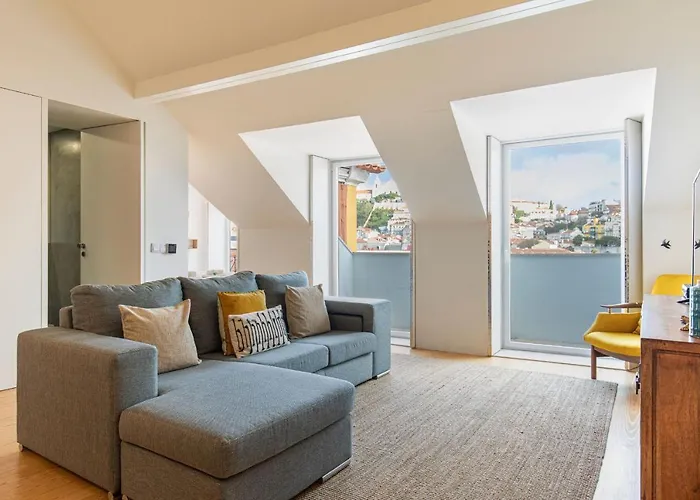 Lovelystay - With Castle View