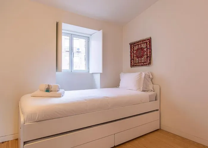 Lovelystay - With Castle View *