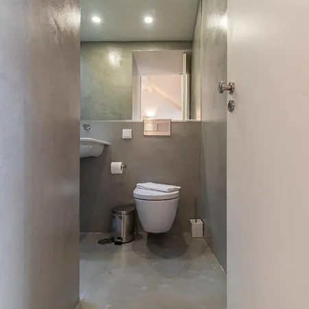 Lovelystay - With Castle View